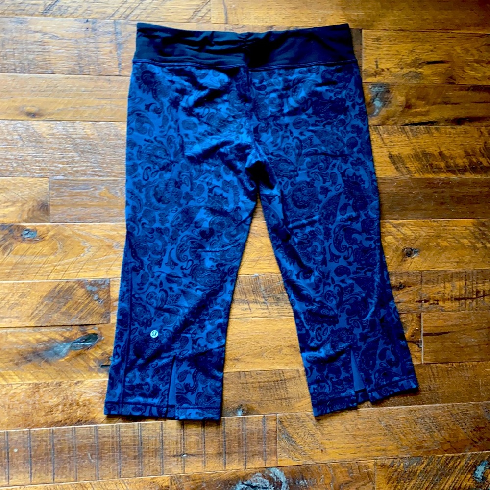 Navy and black lululemon gather and crow crops